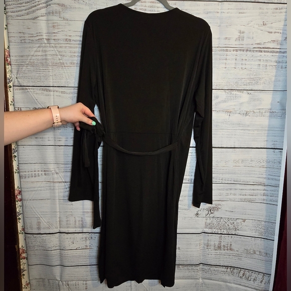 Janette Plus Elegant Black Wrap Dress Knee Length Longsleeve Plus Size 1x,2x,3x - Picture 3 of 6